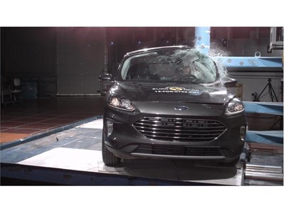 Ford Kuga - Pole crash test 2019