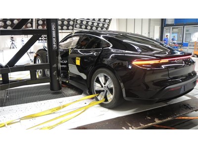 Porsche Taycan - Pole crash test 2019 - after crash