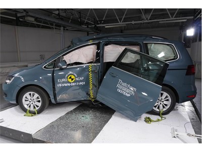 Volkswagen Sharan Pole Crash Test 19 After Crash