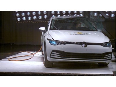 Volkswagen Golf - Pole crash test 2019 - after crash