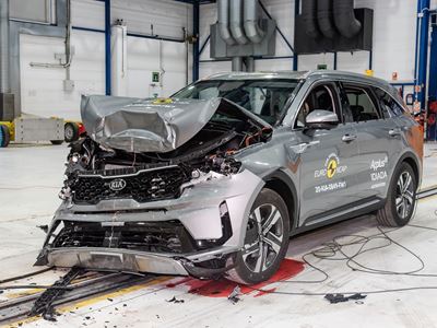 Kia Sorento - Full Width Rigid Barrier test 2020 - after crash