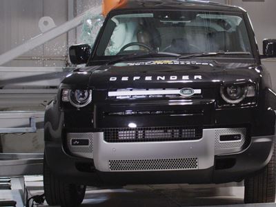 Land Rover Defender - Side Pole test 2020