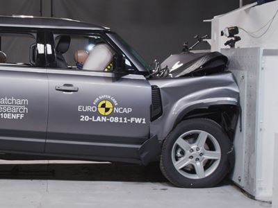 Land Rover Defender - Full Width Rigid Barrier test 2020
