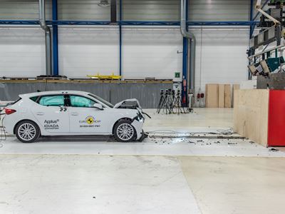 SEAT Leon - Full Width Rigid Barrier test 2020 - after crash