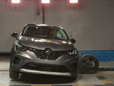 Renault Captur - Side crash test 2019