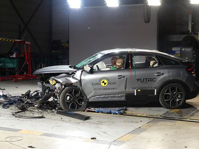 Citroën ë-C4 - Mobile Progressive Deformable Barrier test 2021 - after crash