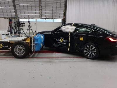 BMW 4 Series Coupé - Side crash test 2019 - after crash