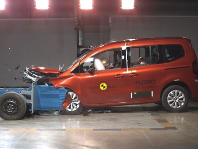Renault Kangoo - Mobile Progressive Deformable Barrier test 2021
