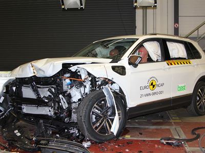 VW Tiguan eHybrid - Frontal Offset Impact test 2016 - after crash