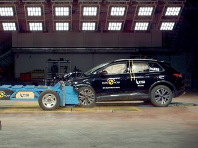 Audi Q4 e-tron - Mobile Progressive Deformable Barrier test 2021