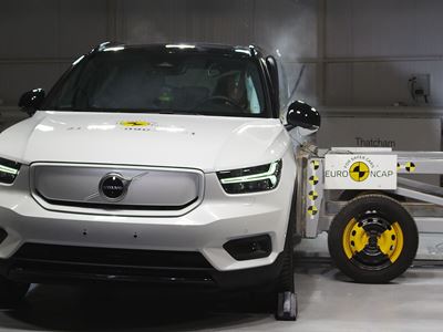 Volvo XC40 Recharge - Side crash test 2018