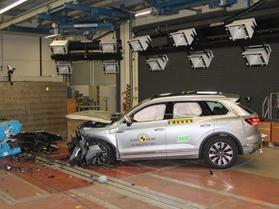 VW Touareg PHEV - Frontal Offset Impact test 2018 - after crash