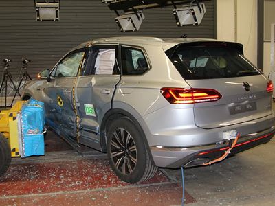 VW Touareg PHEV - Side crash test 2018 - after crash