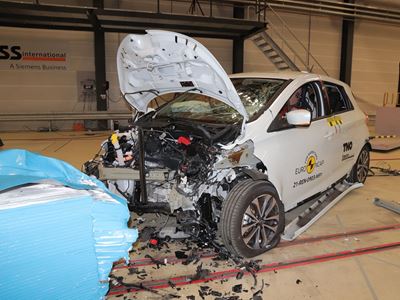 Renault ZOE - Mobile Progressive Deformable Barrier test 2021 - after crash