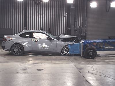 BMW 2 Series Coupé - Mobile Progressive Deformable Barrier test 2022