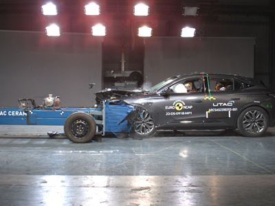 DS 4 - Euro NCAP 2022 Results - standard equipment 4 stars and with safety pack 5 stars