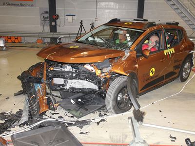 Dacia Sandero Stepway - Mobile Progressive Deformable Barrier test 2021 - after crash