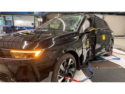 Opel/Vauxhall Astra Plug-in Hybrid - Side Pole test 2022 - after crash