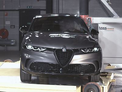 Alfa Romeo Tonale - Side Pole test 2022