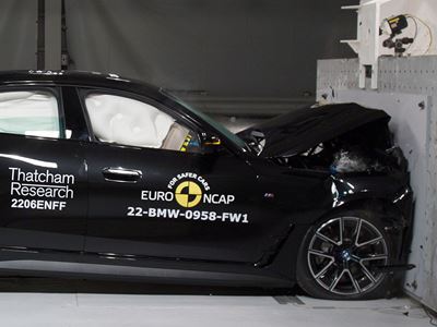 BMW i4 - Full Width Rigid Barrier test 2022
