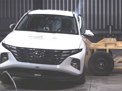 Hyundai Tucson - Side Mobile Barrier test 2021