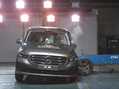Mercedes-Benz T-Class - Side Mobile Barrier test 2022