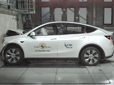 Tesla Model Y - Full Width Rigid Barrier test 2022