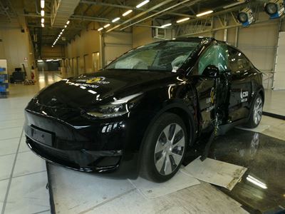 Tesla Model Y - Side Pole test 2022 - after crash