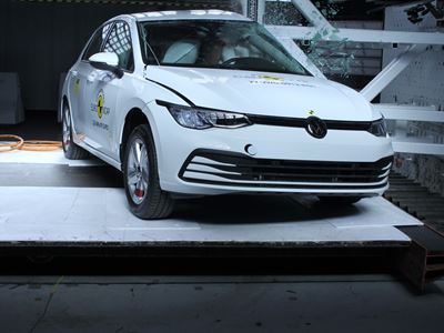 VW Golf - Side Pole test 2022