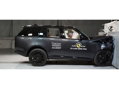 Range Rover - Full Width Rigid Barrier test 2022