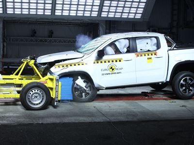 VW Amarok - Mobile Progressive Deformable Barrier test 2022