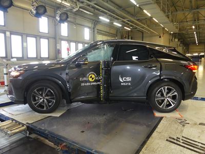 Lexus RX - Side Pole test 2022 - after crash