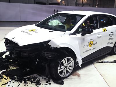MG 4 Electric - Mobile Progressive Deformable Barrier test 2022 - after crash