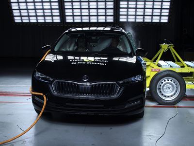 Škoda Octavia - Side Mobile Barrier test 2022