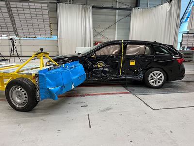 Škoda Octavia - Side Mobile Barrier test 2022 - after crash