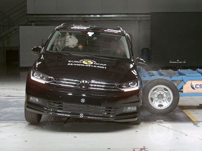 VW Touran - Side Mobile Barrier test 2022