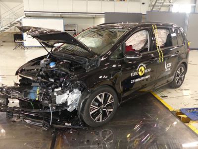 VW Touran - Mobile Progressive Deformable Barrier test 2022 - after crash