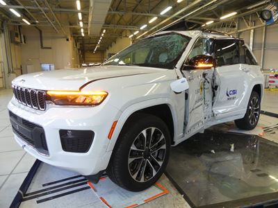 Jeep Grand Cherokee - Side Pole test 2022 - after crash