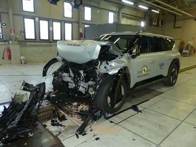Kia EV9 - Full Width Rigid Barrier test 2023 - after crash