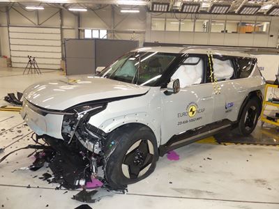 Kia EV9 - Mobile Progressive Deformable Barrier test 2023 - after crash