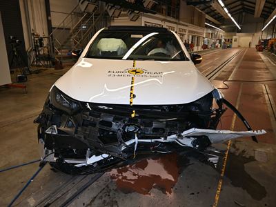 Mercedes-EQ EQE SUV - Mobile Progressive Deformable Barrier test 2023 - after crash