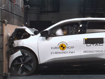 Renault Megane E-Tech - Full Width Rigid Barrier test 2022