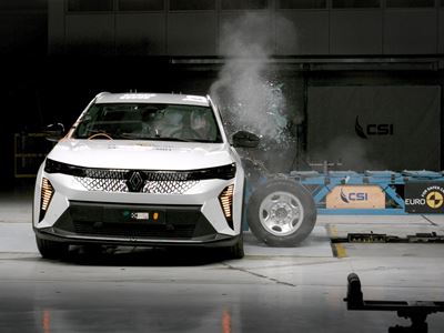 Renault Scenic E-Tech - Side Mobile Barrier test 2022