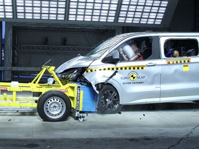 Ford Tourneo Custom - Mobile Progressive Deformable Barrier test 2024