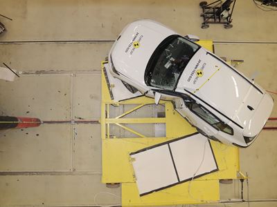 VW Tiguan - Side Pole test 2024 - after crash