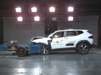 Dacia Duster - Mobile Progressive Deformable Barrier test 2024