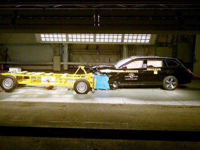 VW Passat - Mobile Progressive Deformable Barrier test 2024