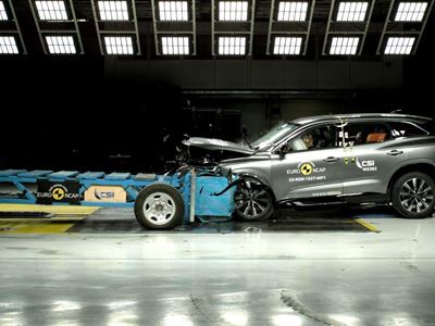 Renault Austral HEV - Mobile Progressive Deformable Barrier test 2022