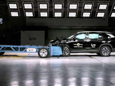 Škoda Kodiaq iV - Mobile Progressive Deformable Barrier test 2024