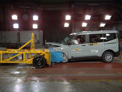 Ford Tourneo Courier - Mobile Progressive Deformable Barrier test 2024